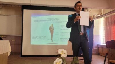 Aydın'ın Efeler ilçesinde lise öğrencilerine meslek danışmanlığı kapsamında uygulamalı özgeçmiş