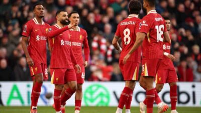Liverpool, Ipswich Town'u 4-1 mağlup ederek liderlik koltuğundaki yerini sağlamlaştırdı.