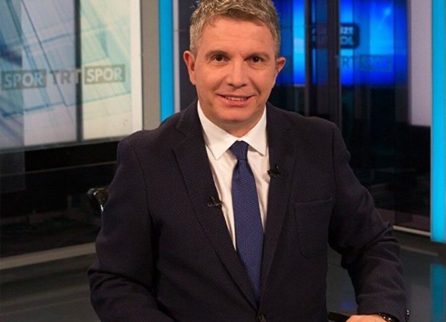 TRT spikeri Erdoğan Arıkan, Keçiörengücü-Sakaryaspor maçı esnasında rahatsızlanarak kalp krizi