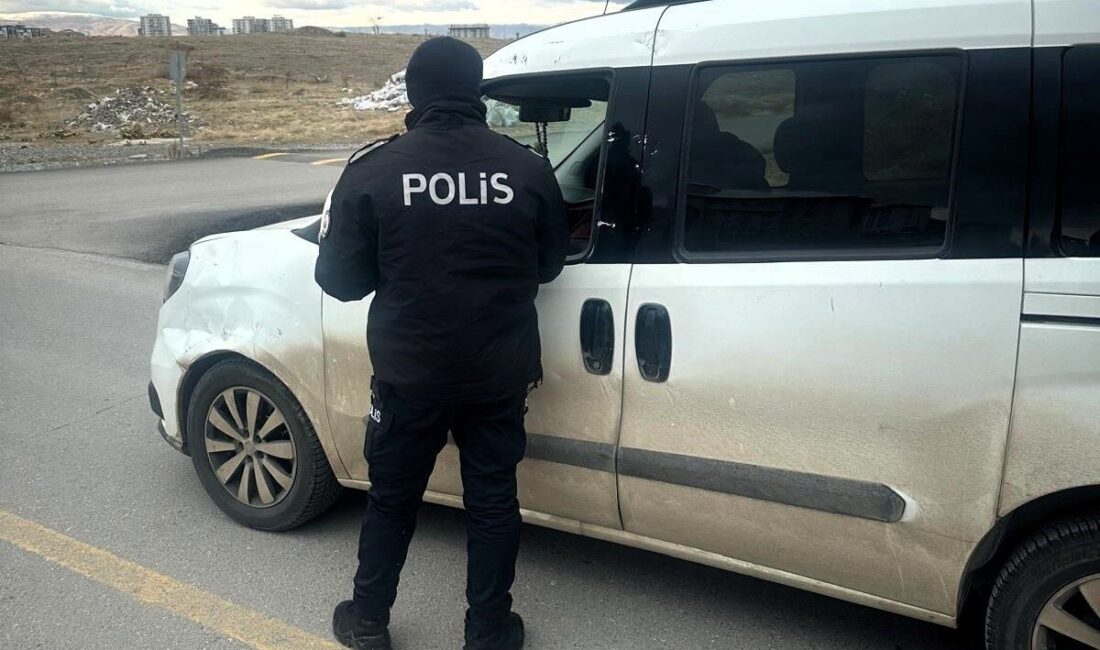 Malatya'da gerçekleştirilen eş zamanlı denetimlerde 32 kişi yakalanırken, 2 ruhsatsız