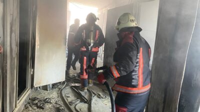 Malatya'da şantiyede çıkan yangında 4 işçi yaralandı. İtfaiye ve polis