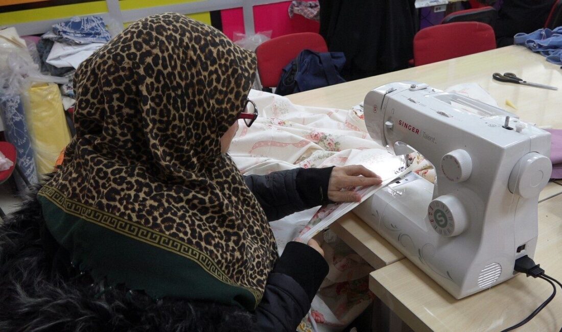 Malatya'da Kadın Kültür ve Spor Merkezi'nde düzenlenen mefruşat kursu, kadınların