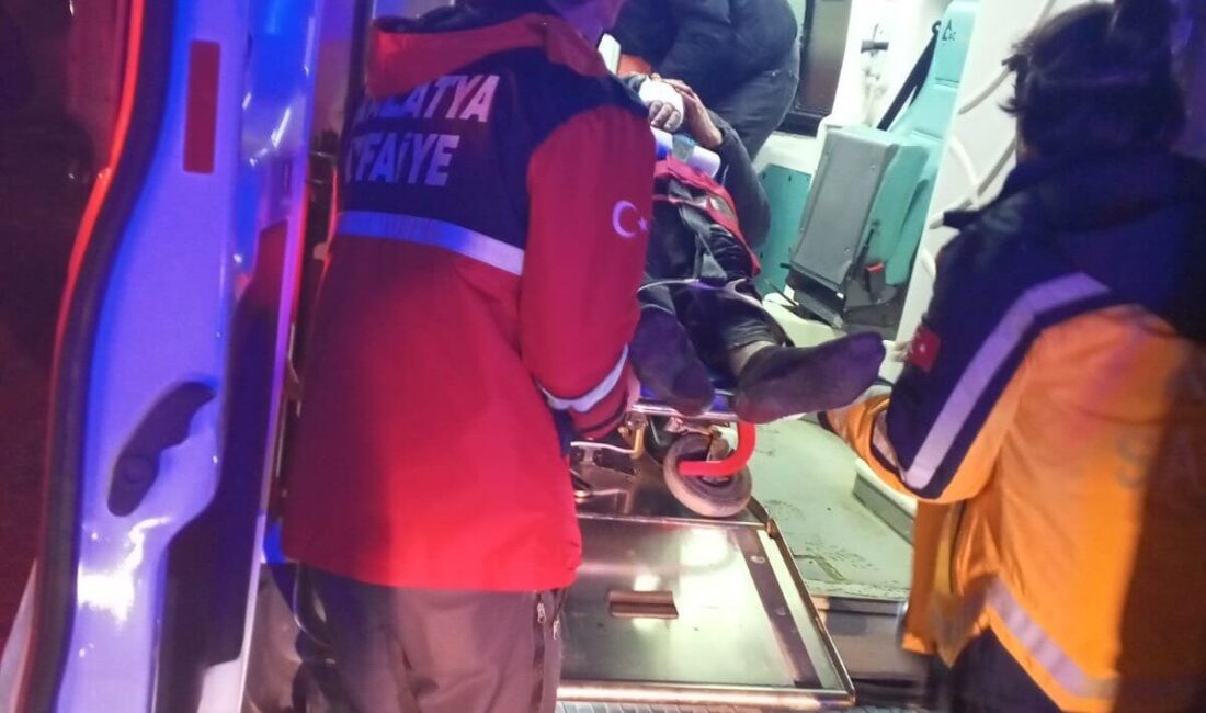 Malatya’da Refüje Çarpan Araçta 3 Yaralı Malatya'da Hekimhan ilçesinde refüje