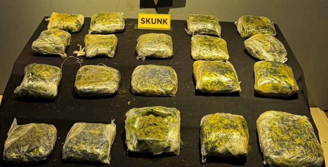 Malatya'da yapılan operasyonda peynir bidonlarına saklanmış 12 kilo 700 gram