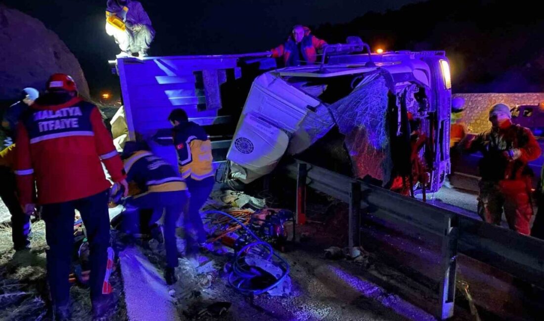Malatya’da tır şarampole devrildi: 2 ölü, 1 yaralı Malatya'nın Doğanşehir ilçesinde tırın