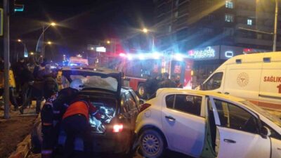Malatya’da iki otomobilin karıştığı trafik kazasında 5 kişi yaralandı. Kaza,