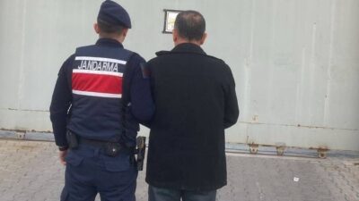 Manisa Yunusemre'de aranan 2 kişi, jandarma ekipleri tarafından yakalandı. İ.E.