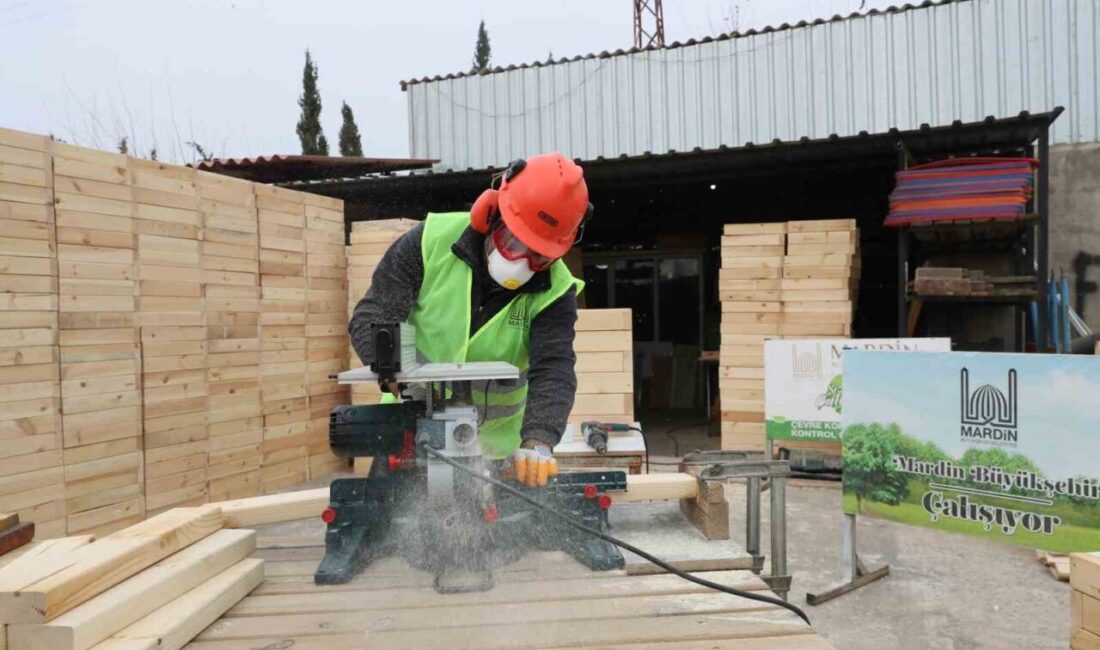 Mardin Büyükşehir Belediyesi, çevre dostu ahşap saksılar üreterek park ve