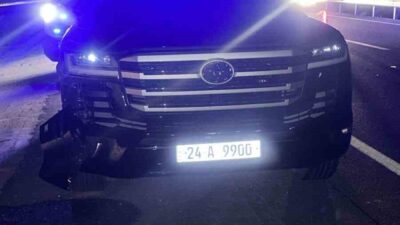 Mardin'in Nusaybin ilçesinde akşam saatlerinde meydana gelen trafik kazasında, otomobilin