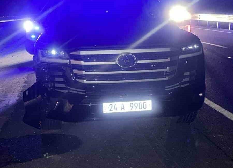 Mardin'in Nusaybin ilçesinde akşam saatlerinde meydana gelen trafik kazasında, otomobilin