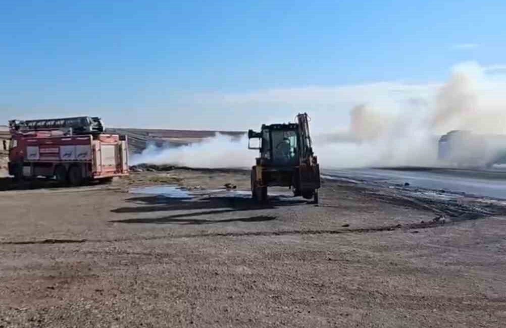 Mardin'de seyir halindeki tır, gece saatlerinde henüz bilinmeyen bir nedenle