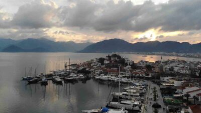 Muğla'nın Marmaris ilçesinde devam eden yağmur ve kapalı hava, Marmaris'i