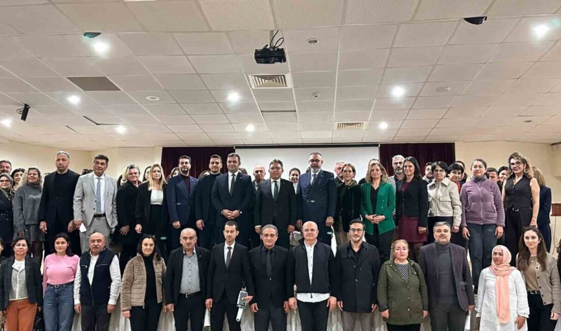 Muğla'da Marmaris'te okul yöneticilerine bağımlılık farkındalığı semineri verildi. Seminerde bağımlılıkla