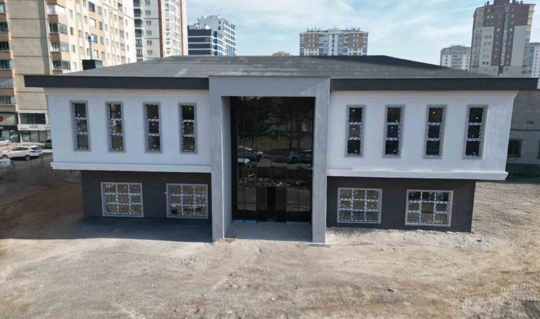 Melikgazi’de 7’den 70’e her kesimin hizmet alacağı sosyal tesiste sona gelindi Melikgazi Belediyesi, Gülük Mahallesi'nde
