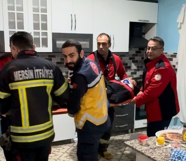 Mersin'de evin damında oynayan 16 yaşındaki Arda A., havalandırma boşluğuna
