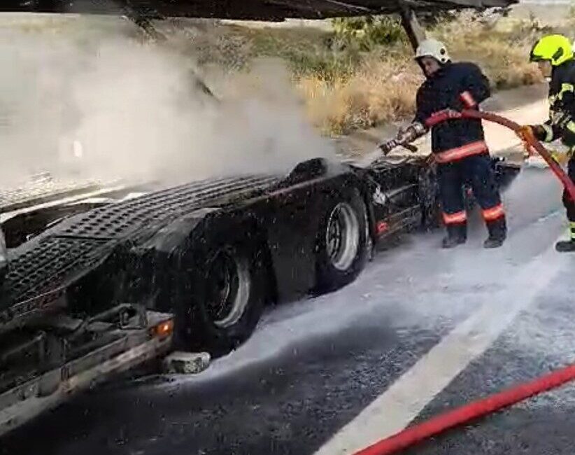 Mersin’de araç taşıma römorkunda yangın Mersin Tarsus’ta bir araç