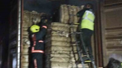Tarsus'ta H.B. tarafından kullanılan pamuk yüklü tırın dorsesinde çıkan yangın,