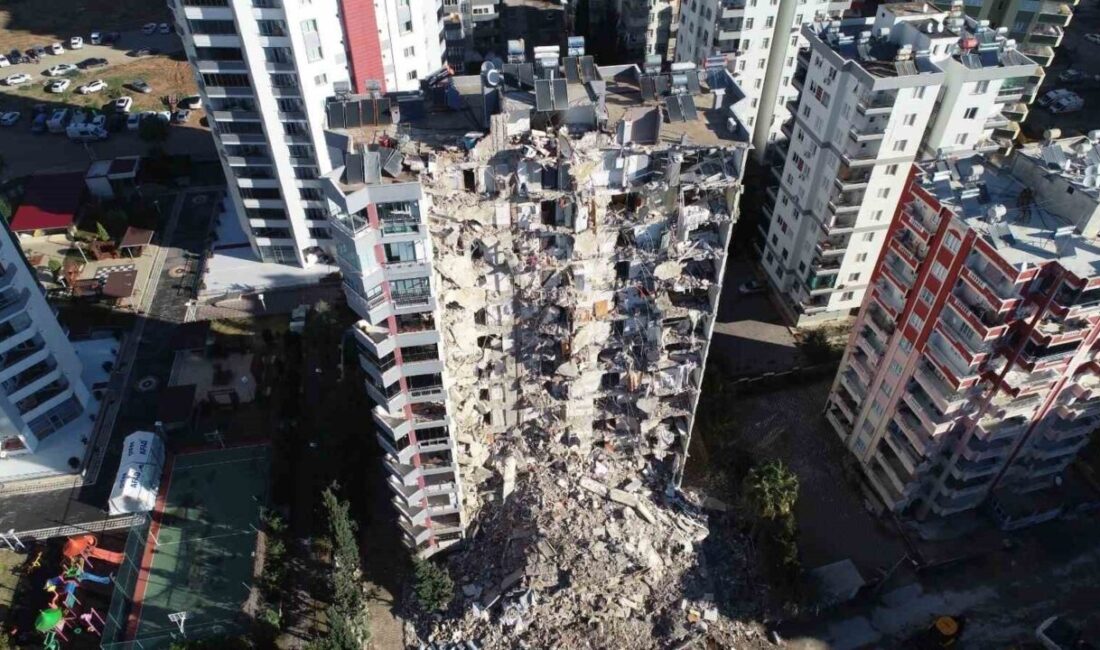 Adana'da yıkılan Mete Apartmanı