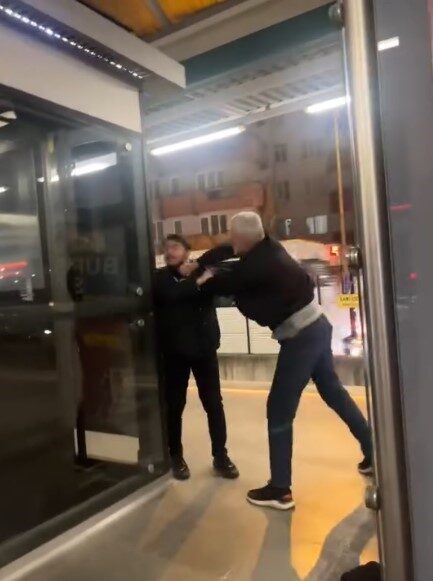 Metro İstasyonunda Çıkan Kavga Büyük Kargaşaya Yol Açtı Bursa'da bir metro istasyonunda