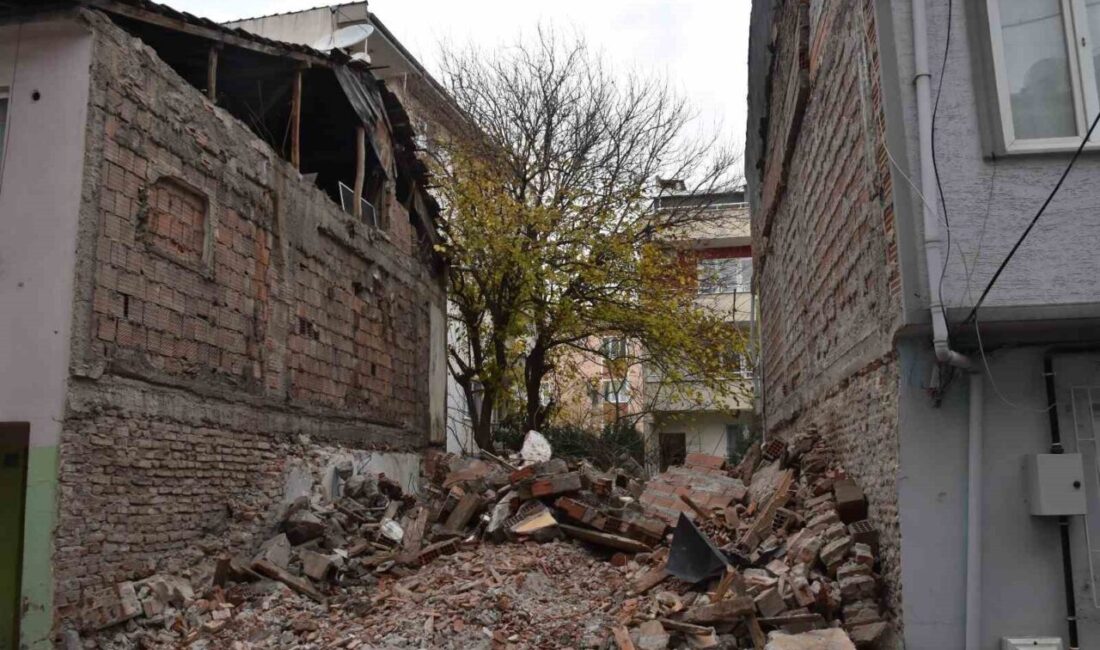 Gemlik Belediyesi, Eşref Dinçer ve Hamidiye Mahallelerindeki tehlike oluşturan metruk