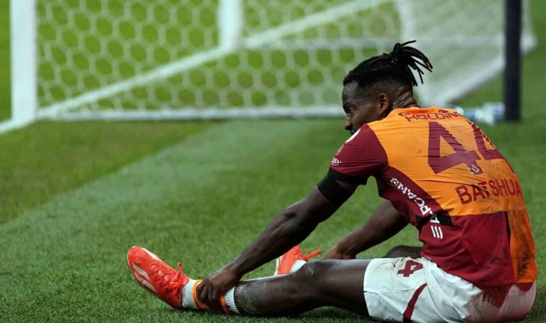 Galatasaray'ın Belçikalı futbolcusu Michy Batshuayi, Başakşehir maçının uzatma dakikalarındaki penaltı