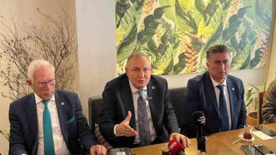 İYİ Parti Aydın Milletvekili Ömer Karakaş, Aydın'daki gazetecilerin gününü kahvaltıda