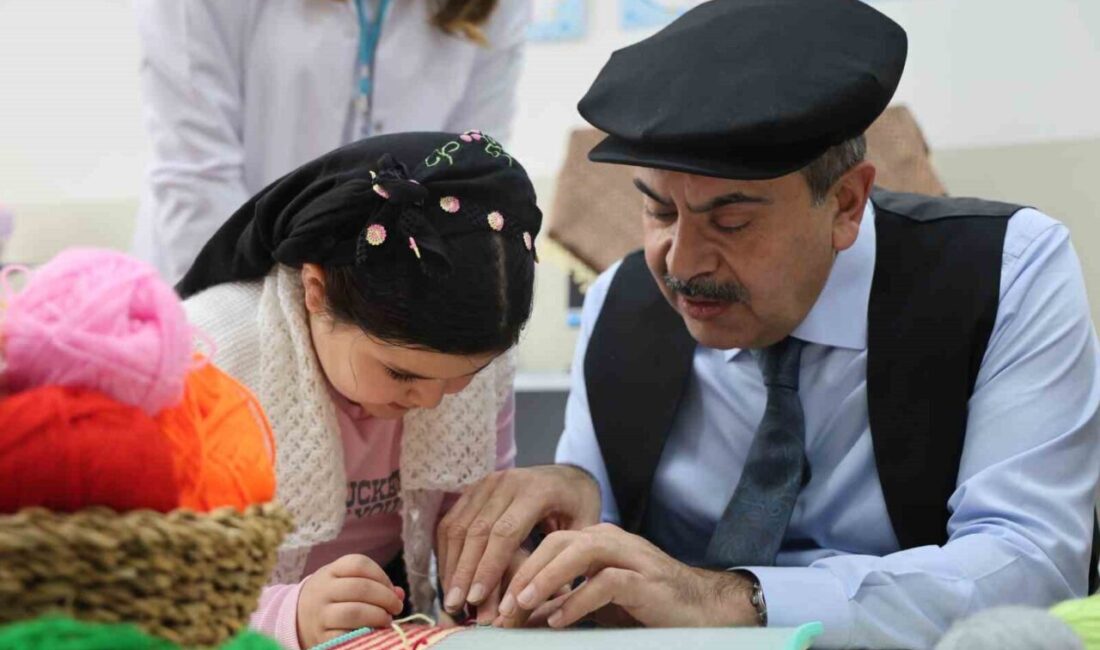Milli Eğitim Bakanı Yusuf Tekin, Elazığ'da çocukların kültürel ve geleneksel