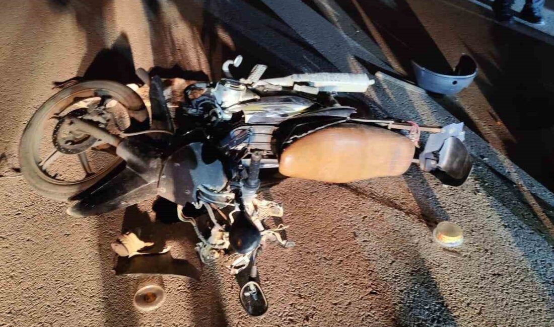Ereğli'de motosikletin park halindeki otomobile çarpması sonucu E.S. yaralandı. Olay