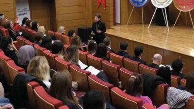 Mudanya Üniversitesi'nde gerçekleşen "Yeni Dünyada Çocuk Olmak" Semineri'nde dijitalleşme ve