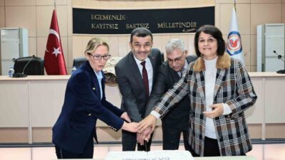 Muhtarlar Derneği Denizli Şube Başkanı Osman Yüreci ve beraberindeki muhtarlar,