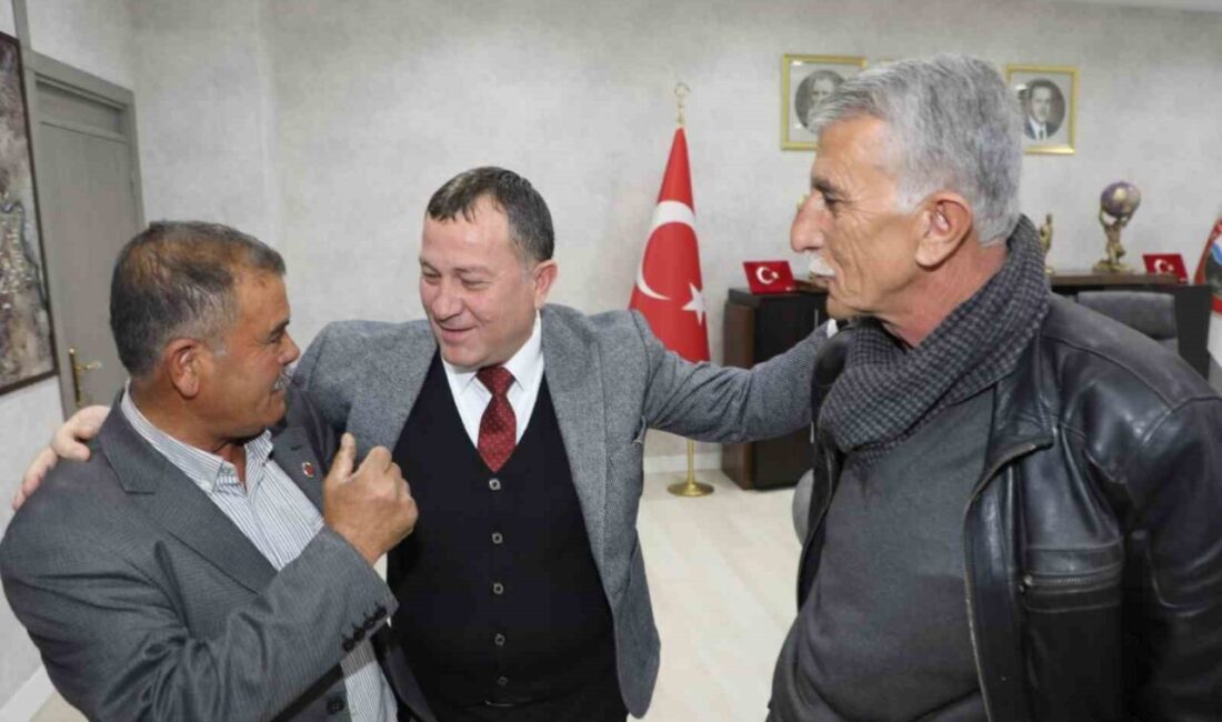 Nizip'te tamamlanan yol projesi sonrası mahalle muhtarlarıyla bir araya gelen