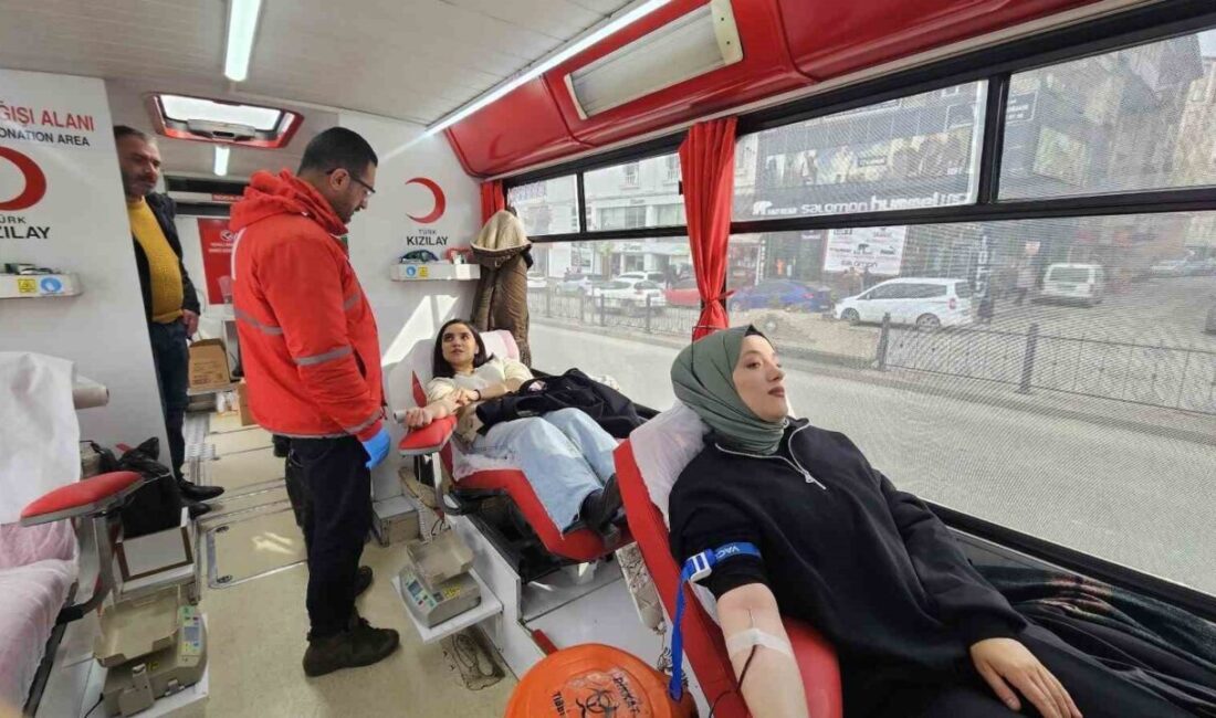Muş Gazeteciler Cemiyeti üyeleri, Kızılay Muş Şubesi Kan Bağış Merkezi'ne