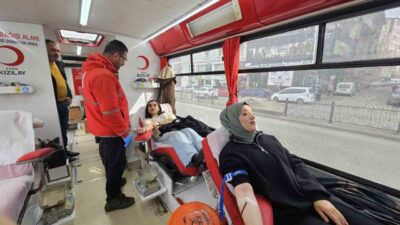 Muş Gazeteciler Cemiyeti üyeleri, Kızılay Muş Şubesi Kan Bağış Merkezi'ne