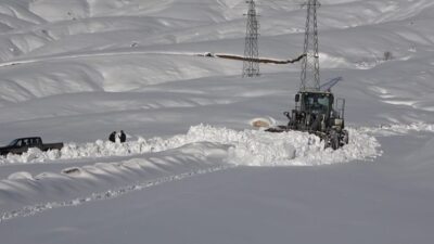 Muş’ta kar yağışı ve tipi nedeniyle kapanan Derecik-Ilıca-Ağıllı grup köy