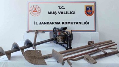 Muş Yeşilova Beldesi'nde höyüğe izinsiz kazı yapan ve tünel kuran