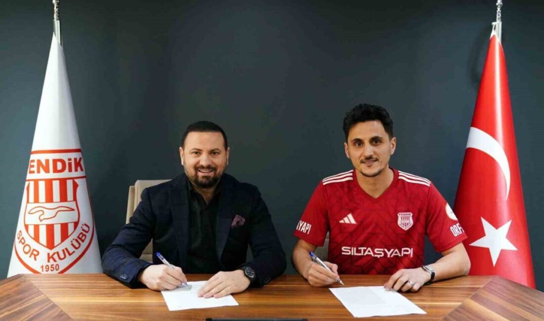 Pendikspor, Mustafa Pektemek'i kiralık olarak transfer ederek kadrosunu güçlendirdi. Tecrübeli