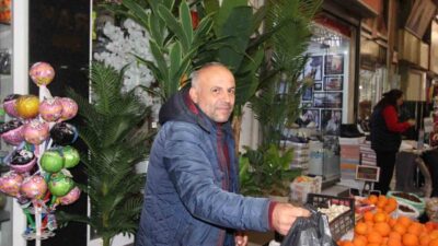 Nazilli Belediyesi Zabıta Müdürlüğü manavlara çöp poşeti dağıtarak çevre temizliği