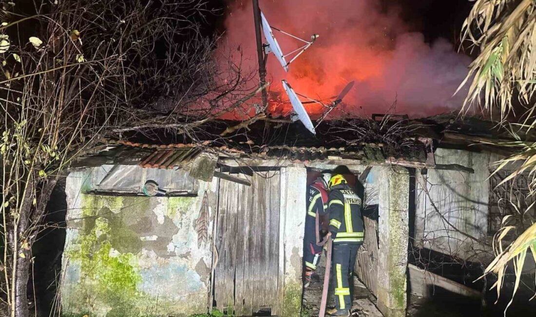 Nazilli’de alevlere teslim olan metruk ev küle döndü Nazilli'de çıkan yangın, metruk