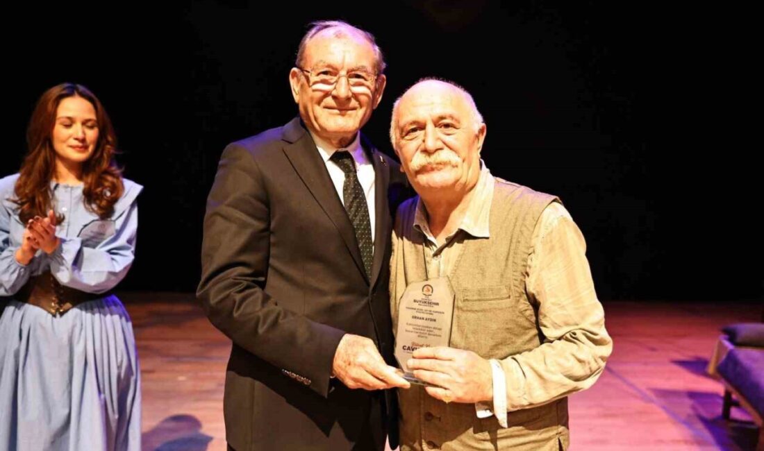 Denizli Büyükşehir Belediyesi tarafından ev sahipliği yapılan tiyatro gösterisinde, Nazım