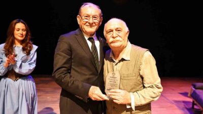 Denizli Büyükşehir Belediyesi tarafından ev sahipliği yapılan tiyatro gösterisinde, Nazım