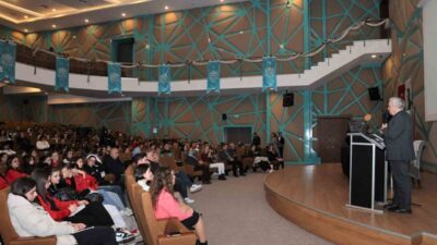 Nilüfer Belediyesi, genç sporcular ve antrenörlere yönelik "Sporcu Sağlığı" söyleşisi