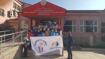 Denizli'de Türkiye Odalar ve Borsalar Birliği Ortaokulu öğrencileri, Pamukkale'deki huzurevi