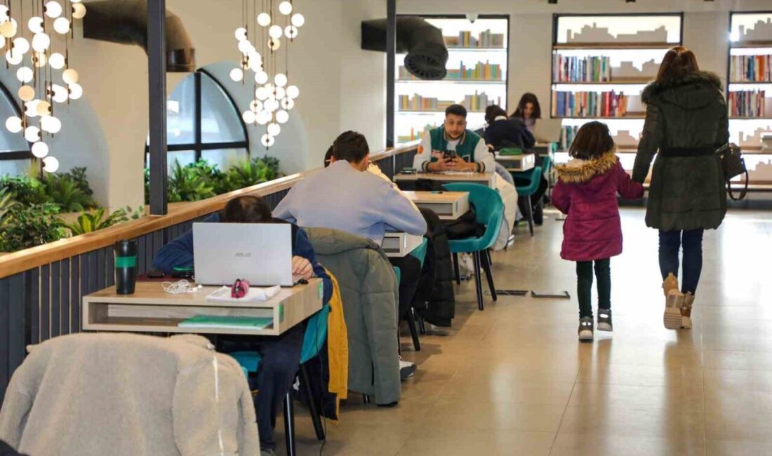 Talas Belediyesi'ne ait kütüphaneler, yarıyıl tatilinde öğrencilerin ders çalışarak ve