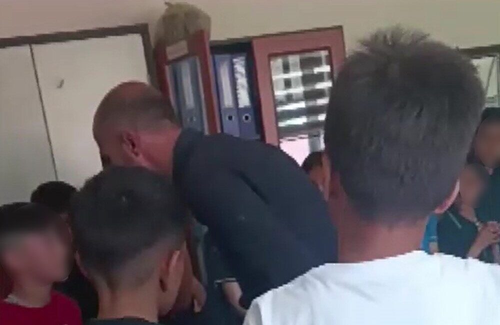 Şırnak'ın Uludere ilçesindeki Hilal Şeyhan İlkokulu Müdürü, öğrencilere şiddet uyguladığı
