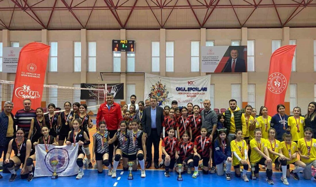 Okul sporları voleybol küçük erkek ve kız maçları sona erdi Okul Sporları Voleybol Yıldız