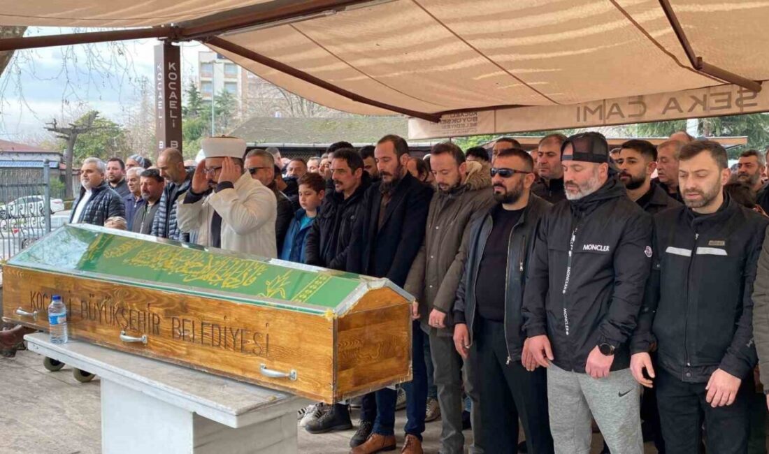Kocaeli'nin İzmit ilçesinde bıçaklanarak hayatını kaybeden taksici Emre Bayram, sevenlerinin