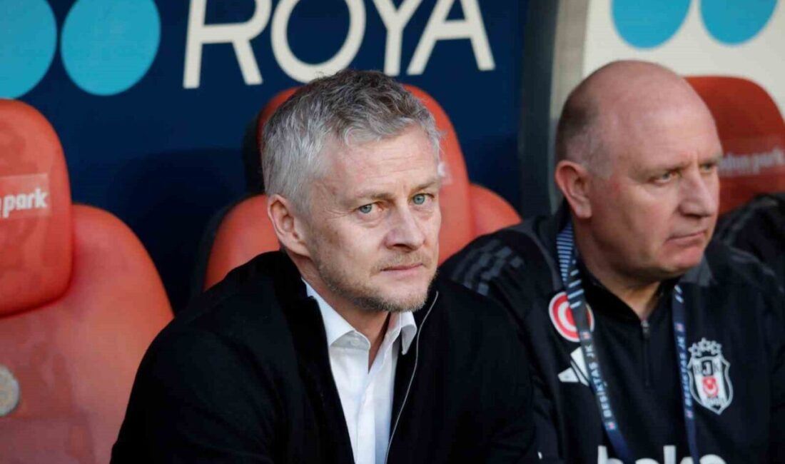 Beşiktaş Teknik Direktörü Solskjaer, Antalyaspor maçında 2 oyuncu değişikliği yaptı.
