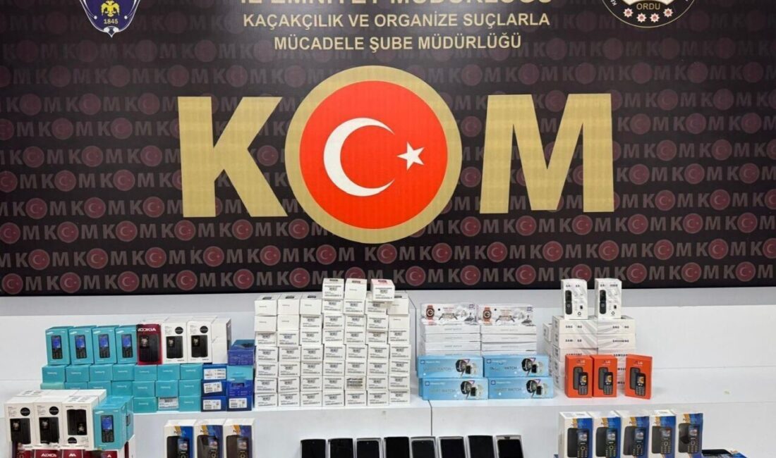 Kumru ilçesinde yapılan operasyonda 185 kaçak cep telefonu ve 214
