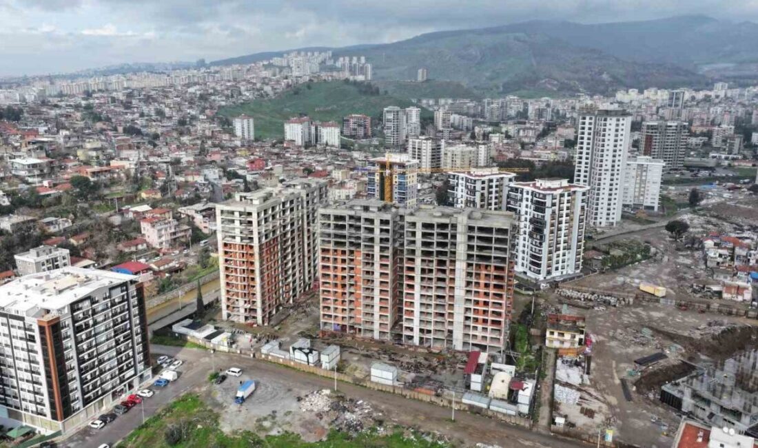 İzmir Büyükşehir Belediyesi, kentsel dönüşüm çalışmalarını hızlandırıyor. İZBETON AŞ tarafından