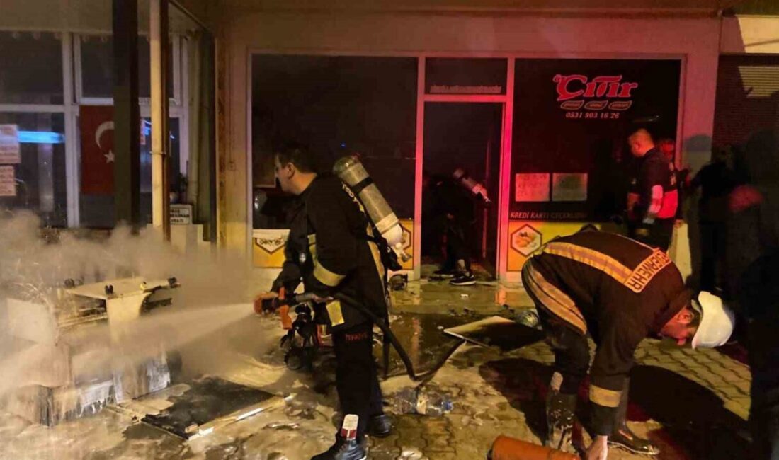 Kadirli ilçesinde iş yerinde çıkan yangın, itfaiye ekipleri tarafından kısa